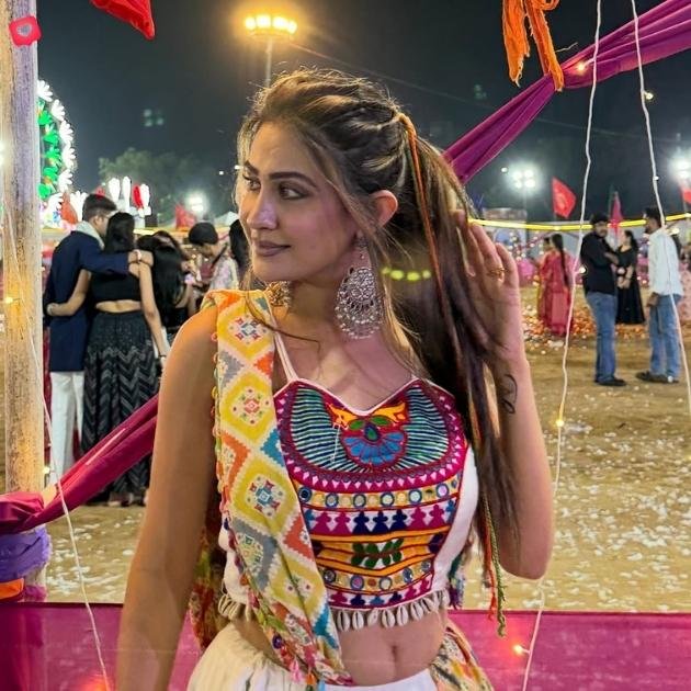 gujarati-outfit-captions-for-instagram-to-rock-every-look Gujarati Outfit Captions for Instagram to Rock Every Look
